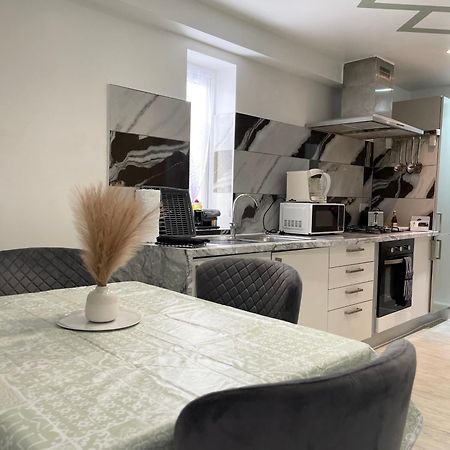 Stanton - Impeccable And Stylish 2 Bedroom Dagenham Extérieur photo